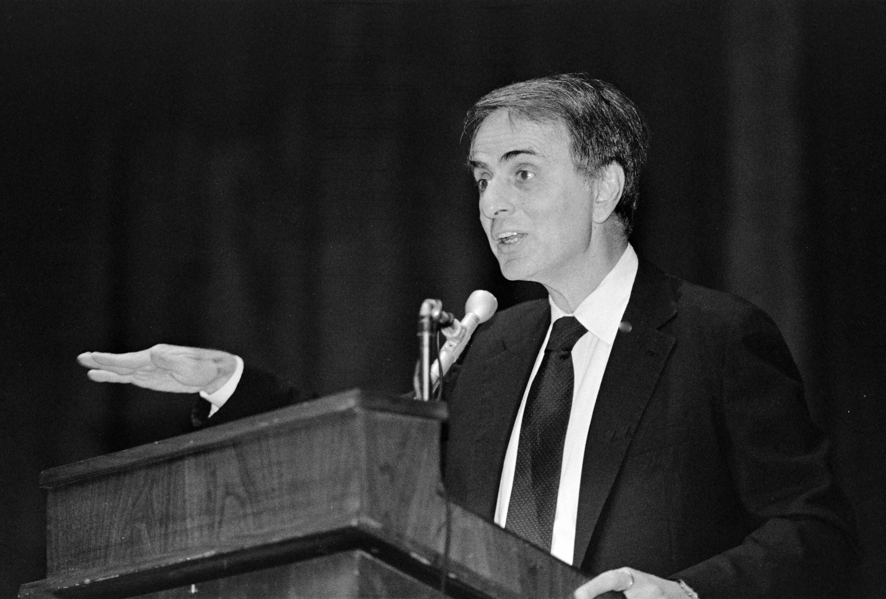 Carl Sagan photograph by Kenneth C. Zirkel - Own work, CC BY-SA 4.0