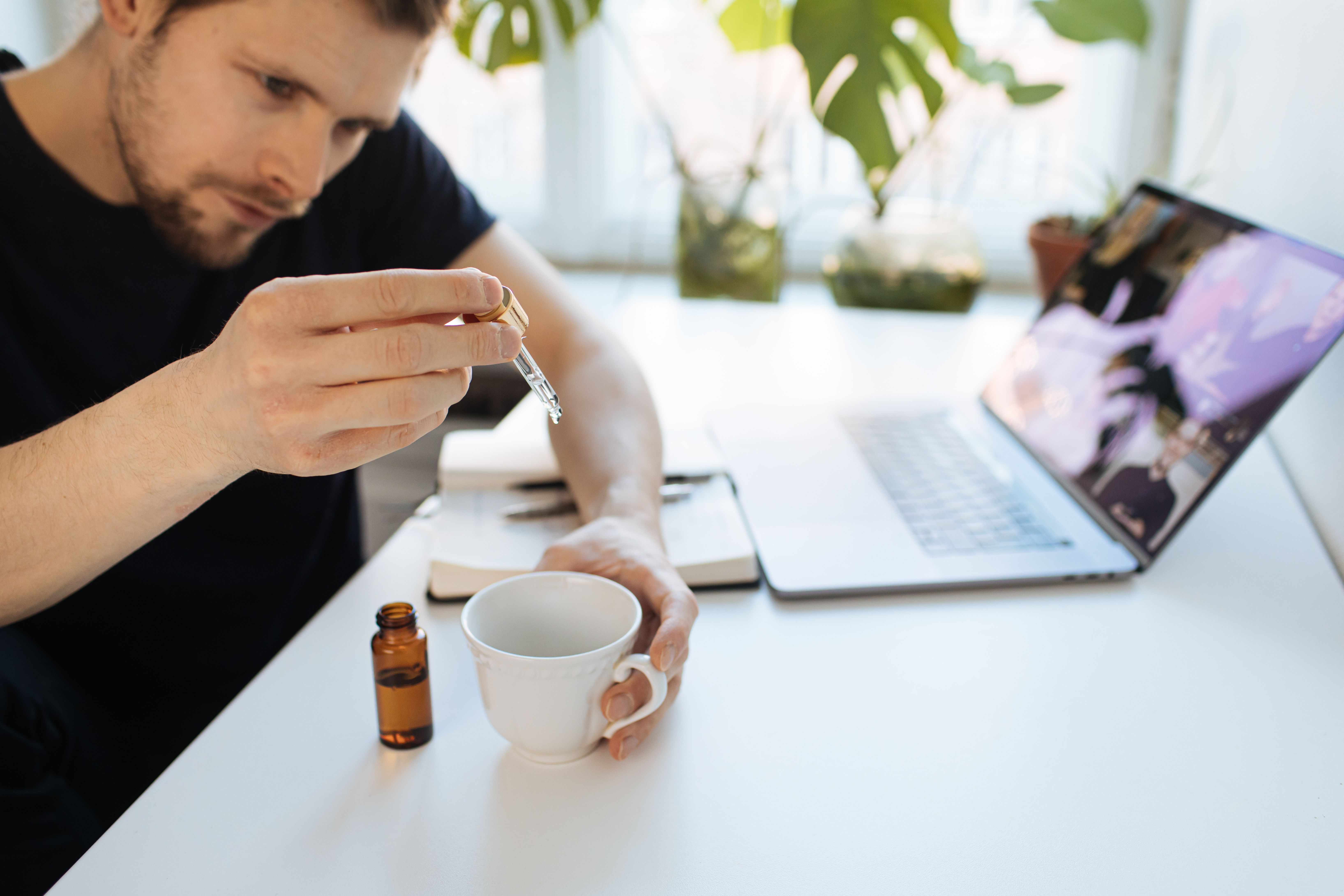 using cannabis oil tincture