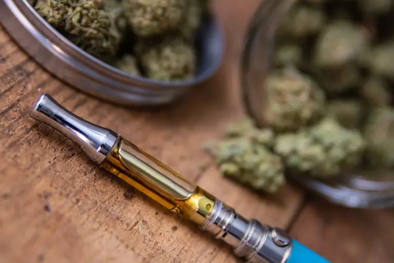 vaping cartridge and cannabis buds