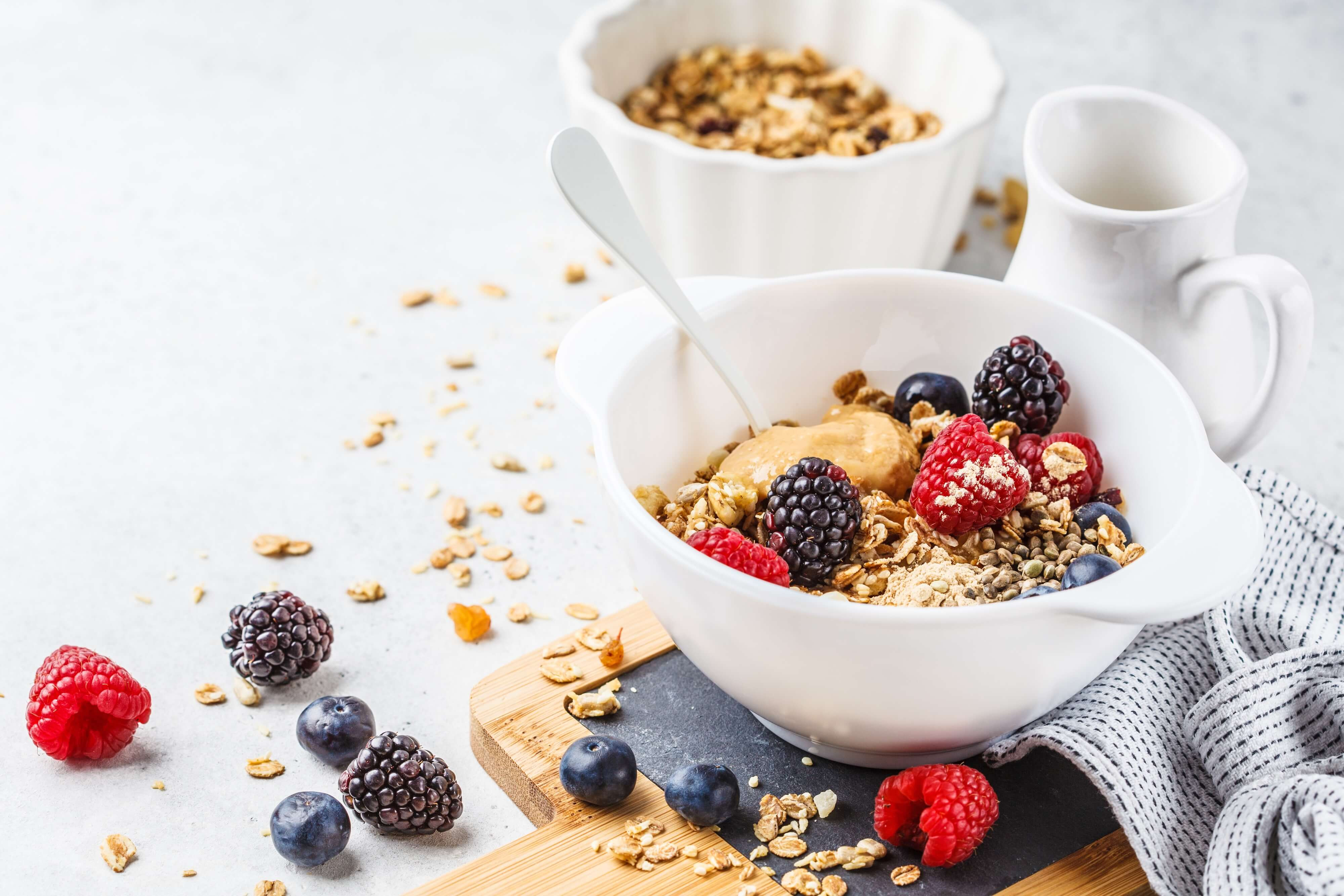 greek yogurt with granola and berries