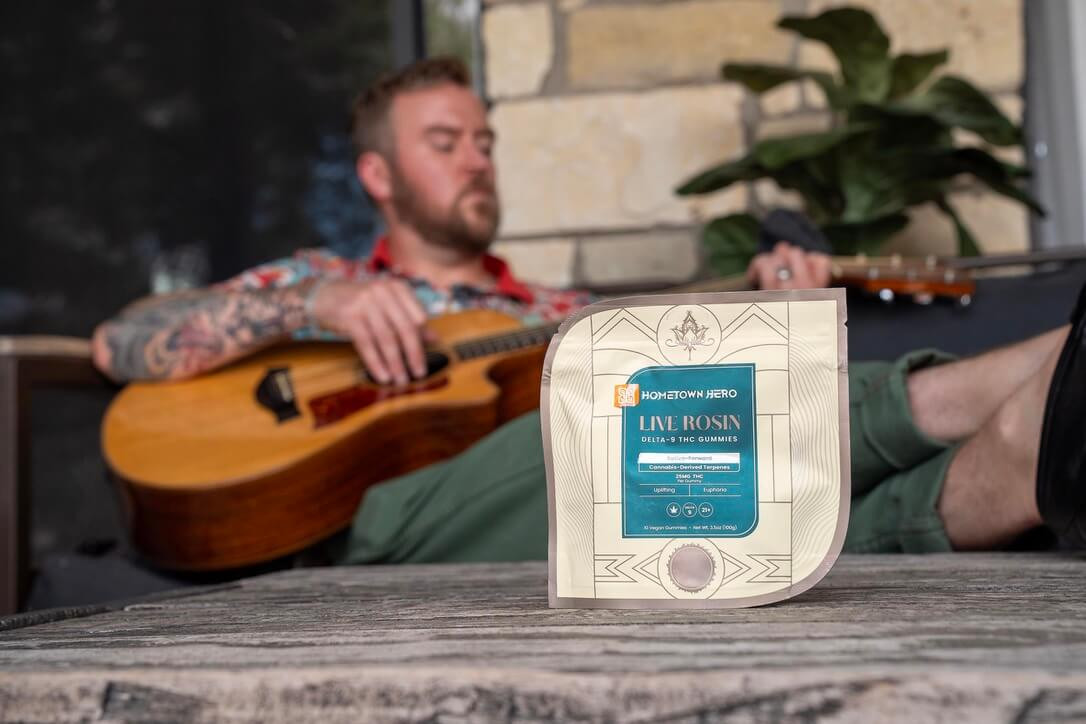 man playing on guitar