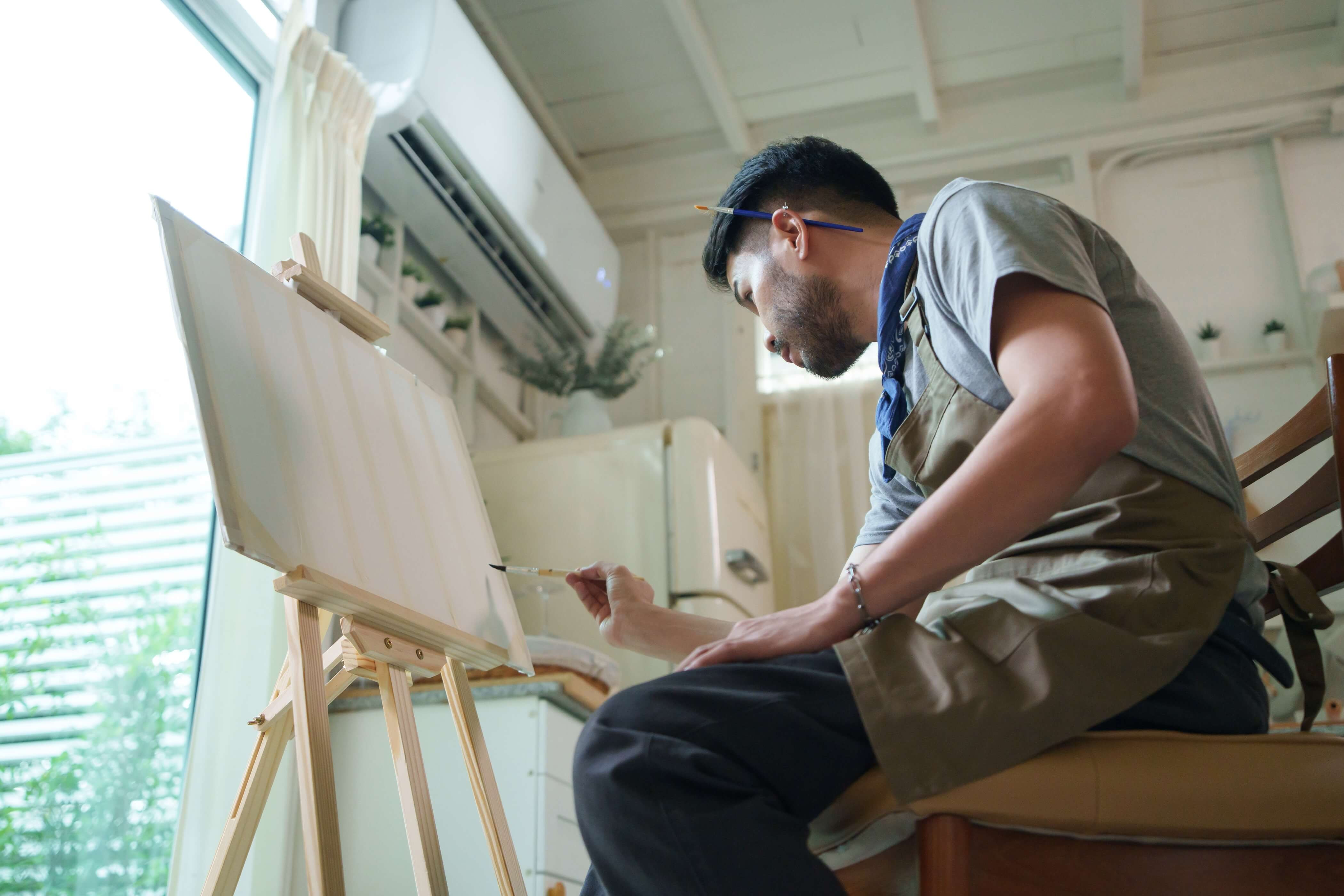man focused on mainting
