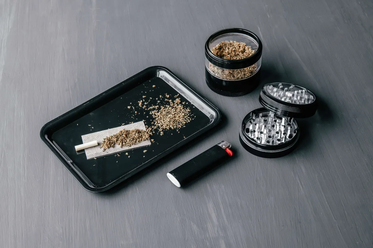 how to roll tobacco joint a joint: Step-by-step guide How to roll a blunt: