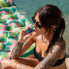 woman vaping a 5g device